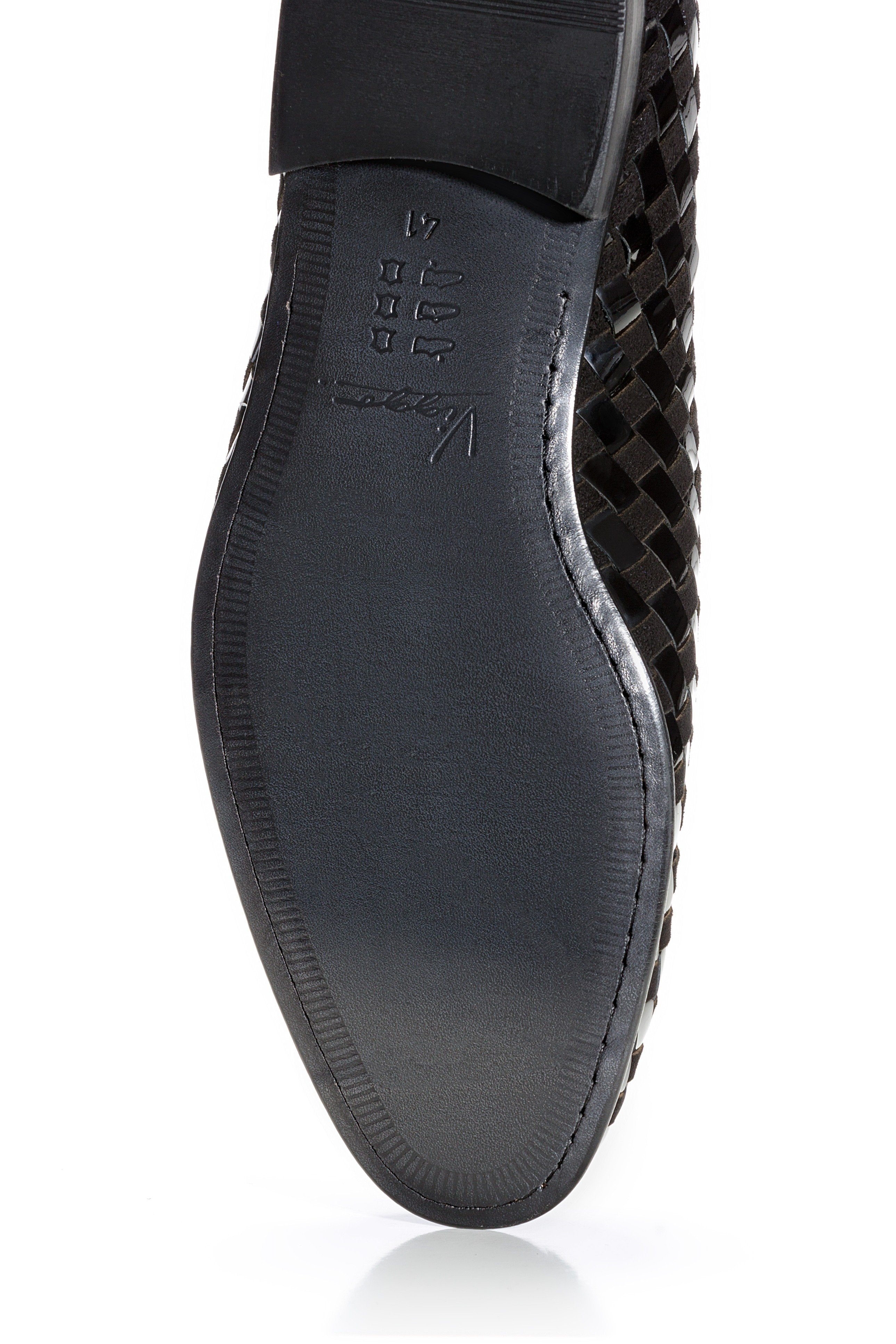 Tuxedo shoes braided with tassels