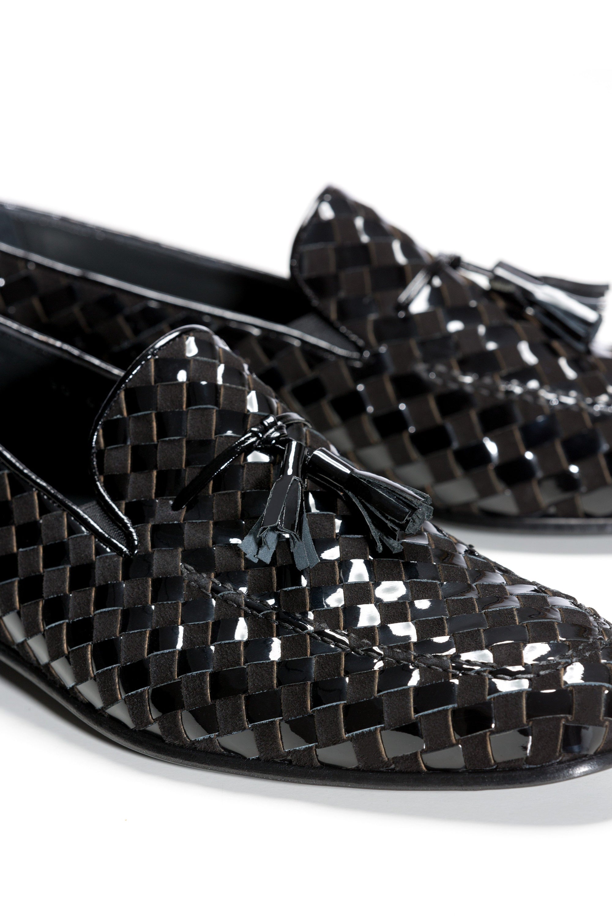 Tuxedo shoes braided with tassels