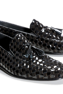Tuxedo shoes braided with tassels