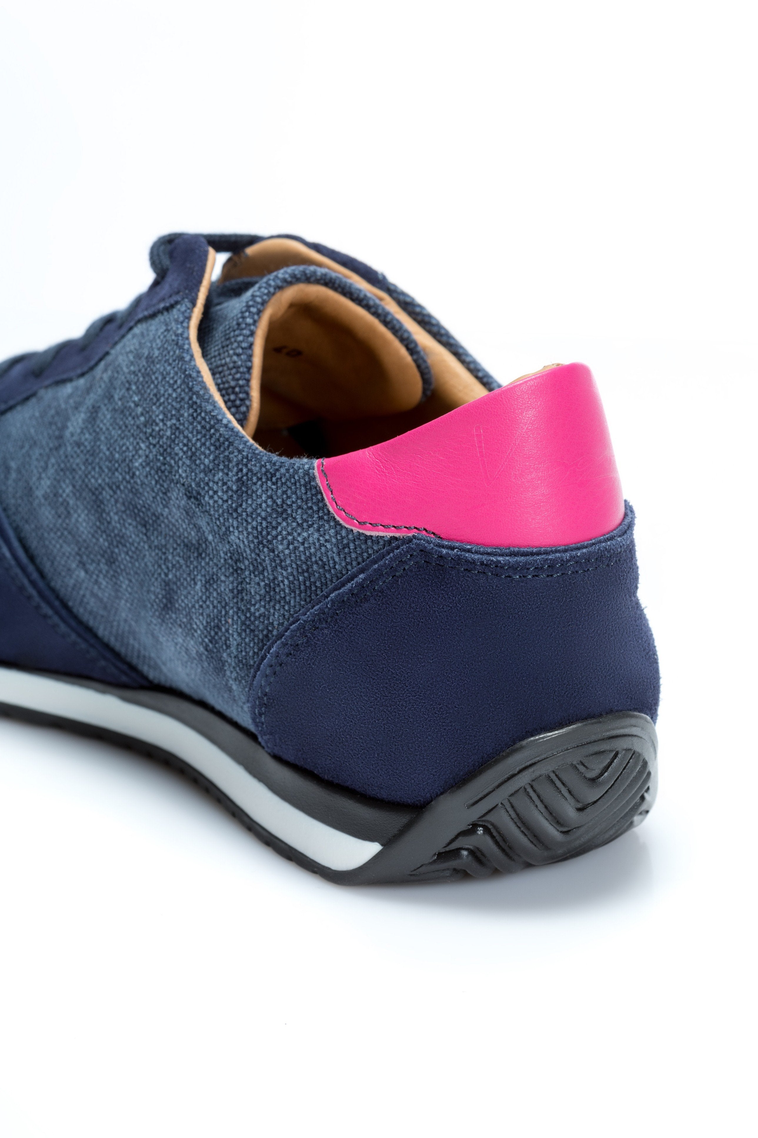 Navy leathered sneakers