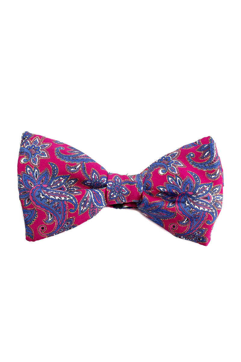 Red bow tie with Paisley model