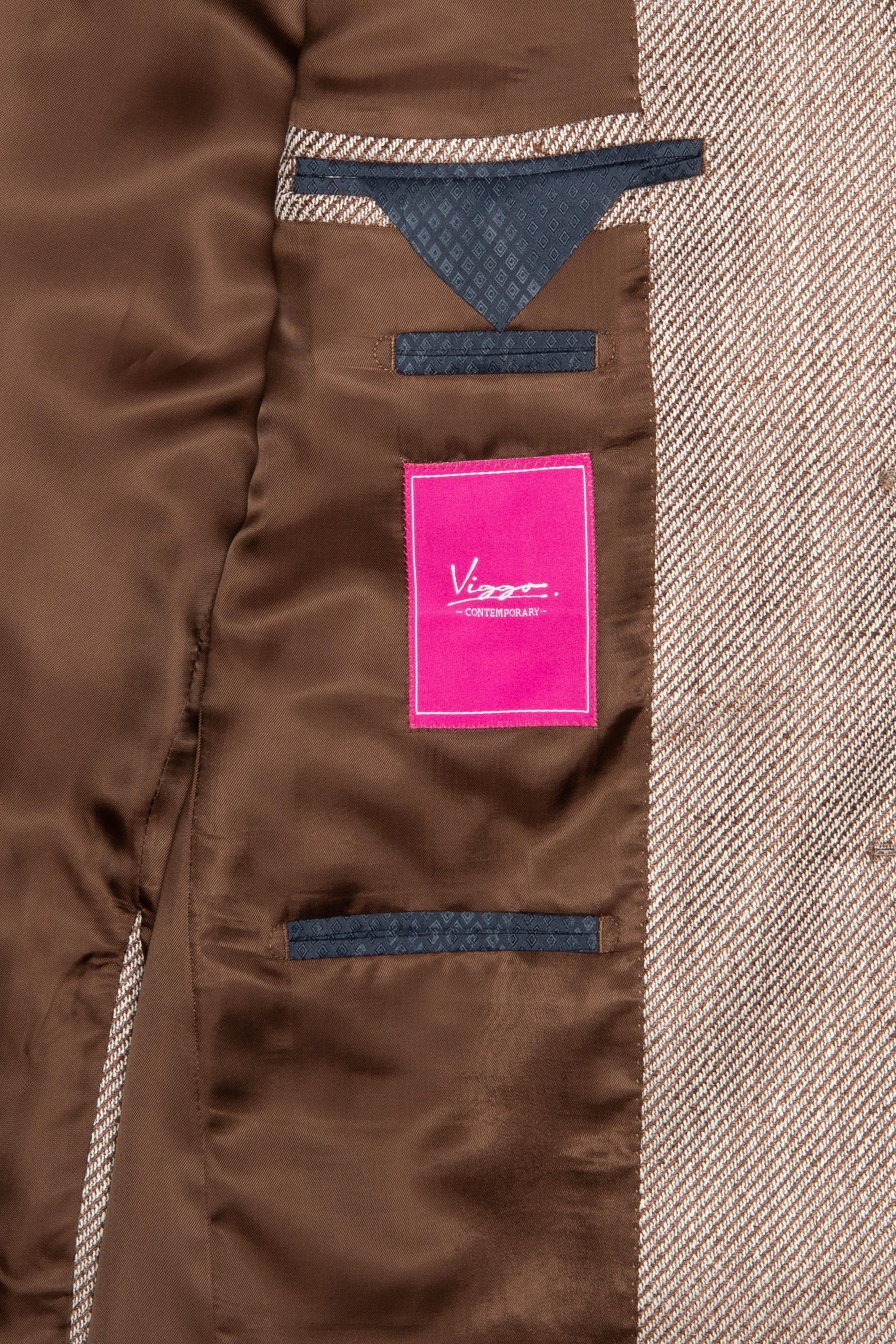 Casual brown jacket with beige insertions and lapel