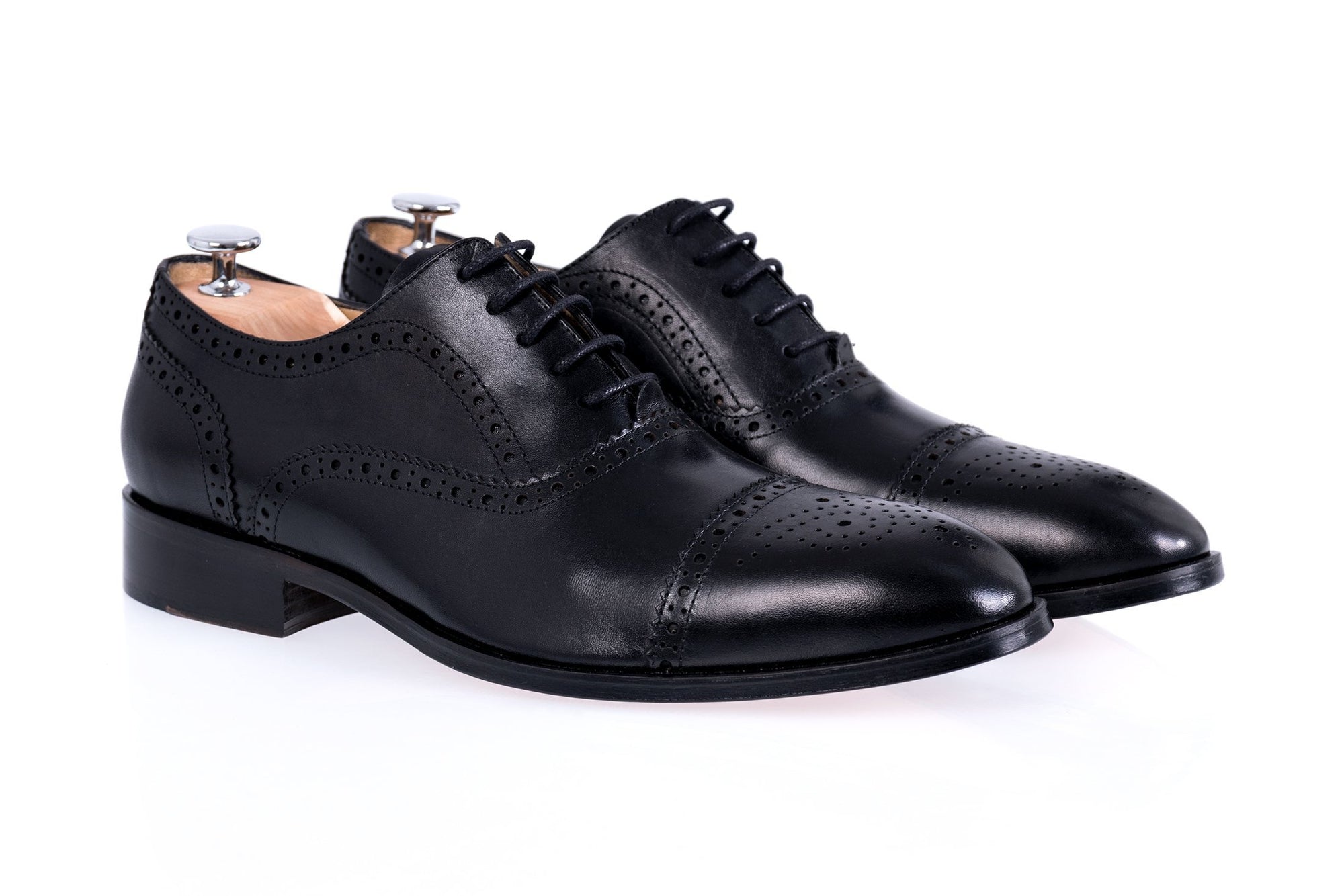 Black leather Oxford shoes