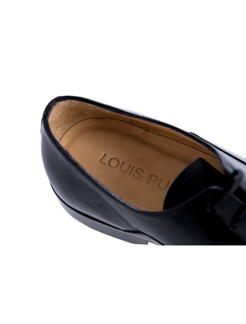 Black leather Oxford shoes